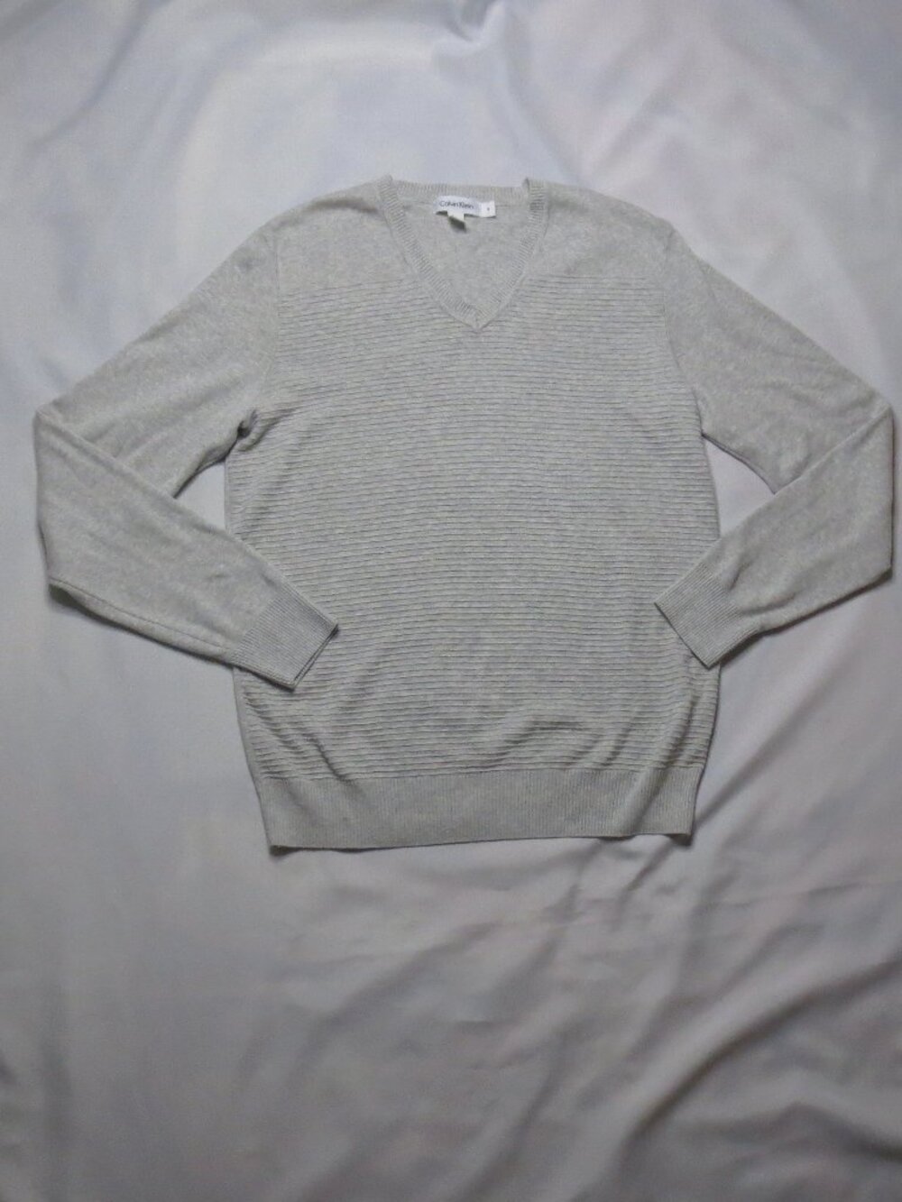 CALVIN KLEIN mens SWEATER gray LIGHTWEIGHT v-neck HEATHERED cream SIZE M
